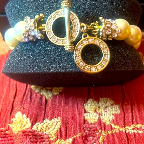 Heidi Daus’s lustrous creamy pearls with colored crystals - Picture 1 of 8